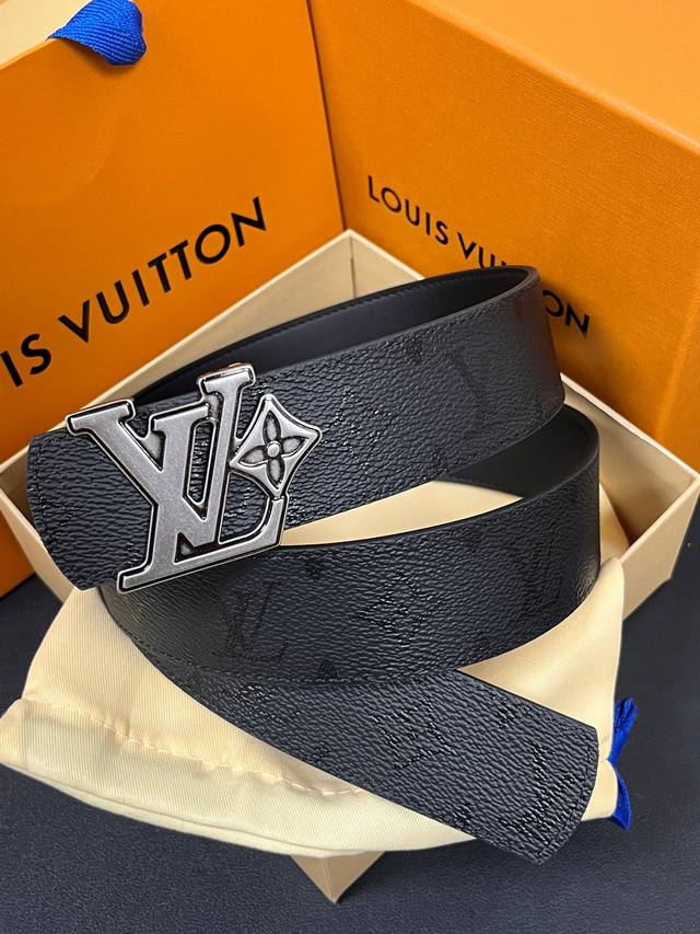 New Seasonal Style: Two-way belt with a double-sided design. One side features a