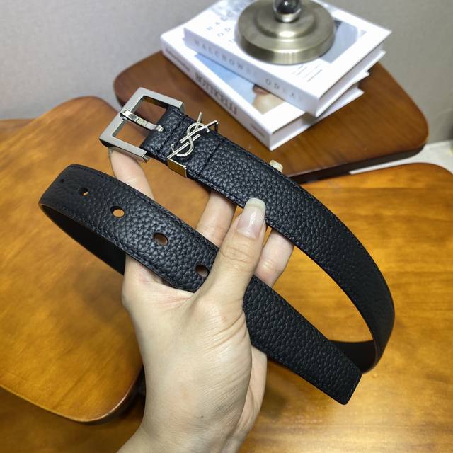 Saint Laurent women's belt, latest style, comes with full packaging and gift box Saint Laurent women's belt, latest style, comes with full packaging and gift box