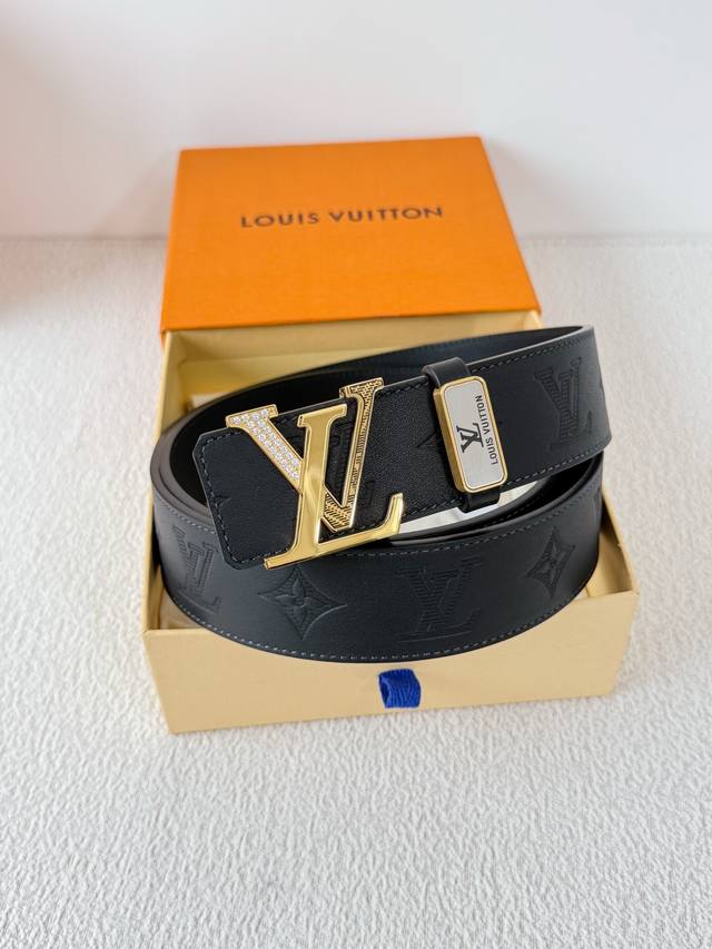Product Name: Louis Vuitton Belt Leather Bag Original Model: Hook buckle, classi