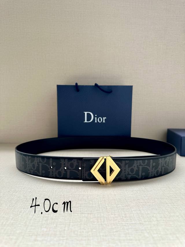 , 4.0cm wide. This 40mm reversible belt combines elegance with moder