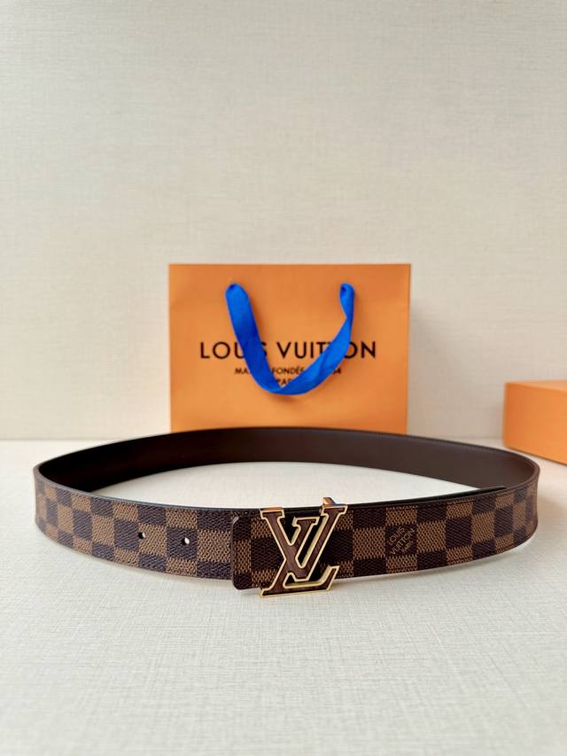 L's initiales series 3.4cm men's steel buckle belt. The brown plaid canvas exude