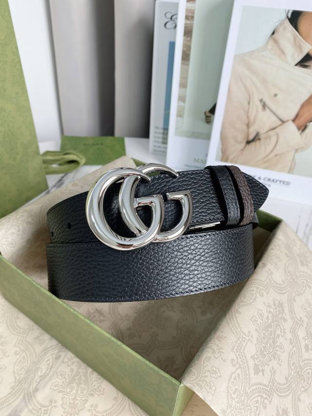Comes with a full set of Gucci gift box. Original double-sided belt, same style