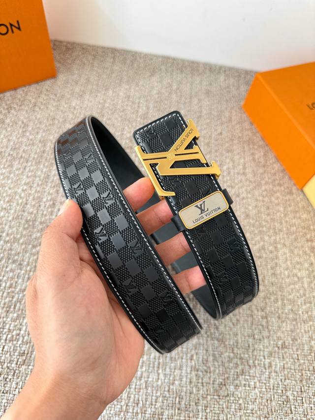 Product Name: Louis Vuitton Belt Leather Bag Original Model: Hook buckle, classi