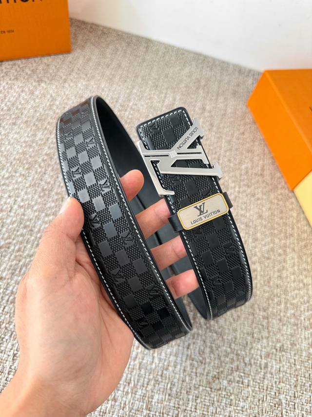 Product Name: Louis Vuitton Belt Leather Bag - Original Model: Hook and Buckle,