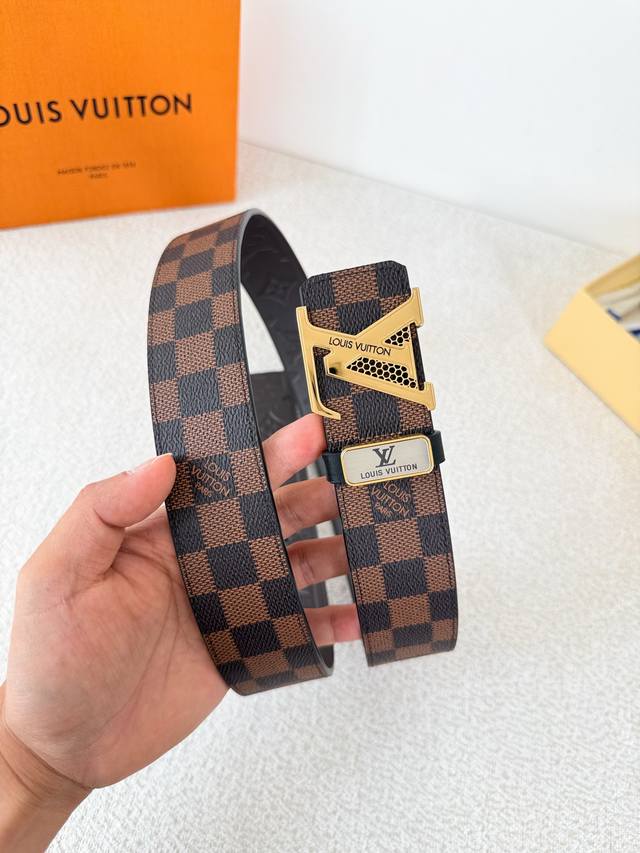 Product Name: Louis Vuitton Belt Leather Bag Original Model: Hook-on Buckle, Cla