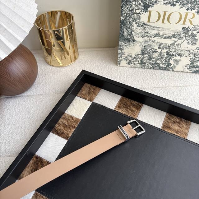 belt is meticulously crafted from smooth calfskin and other materials, adorned w
