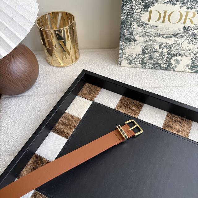 belt is meticulously crafted from smooth calfskin and other materials, adorned w