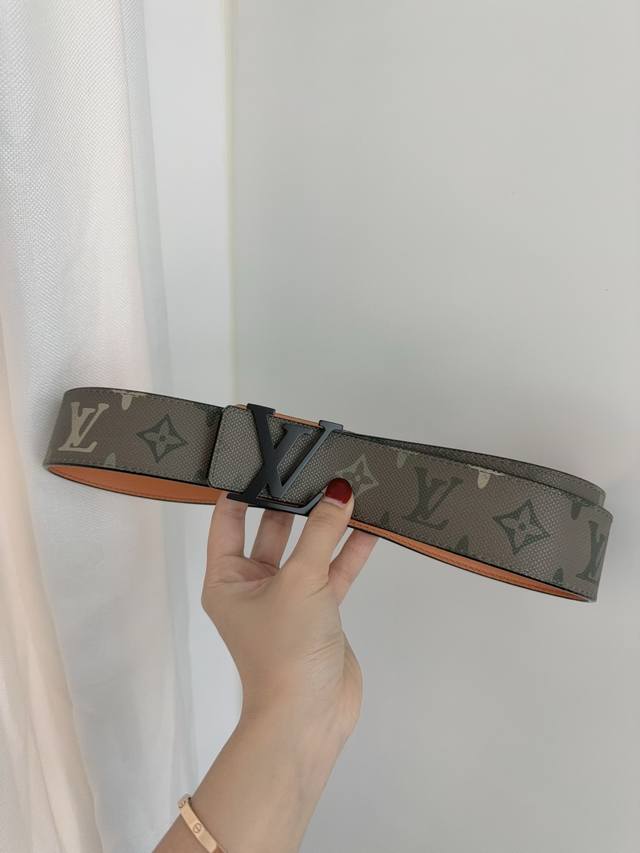 Dimension Monogram Heritage 40mm Reversible Belt. Wearing the Dimension Monogram