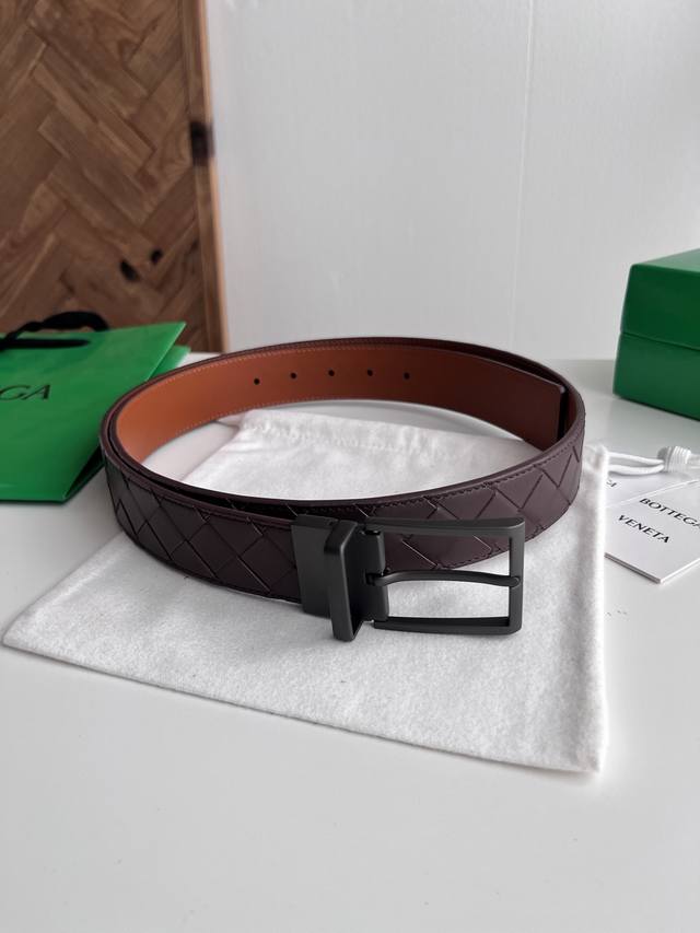 Bv 2026 New Intrecciato Large Check Woven Reversible Belt. Made of double-sided