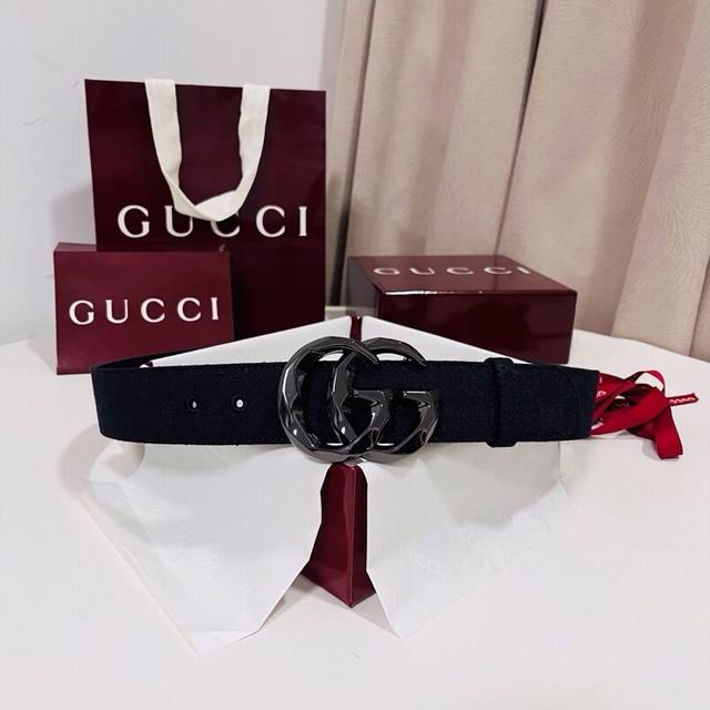The new Spring Summer 2026 collection is now available. The men's belt collectio