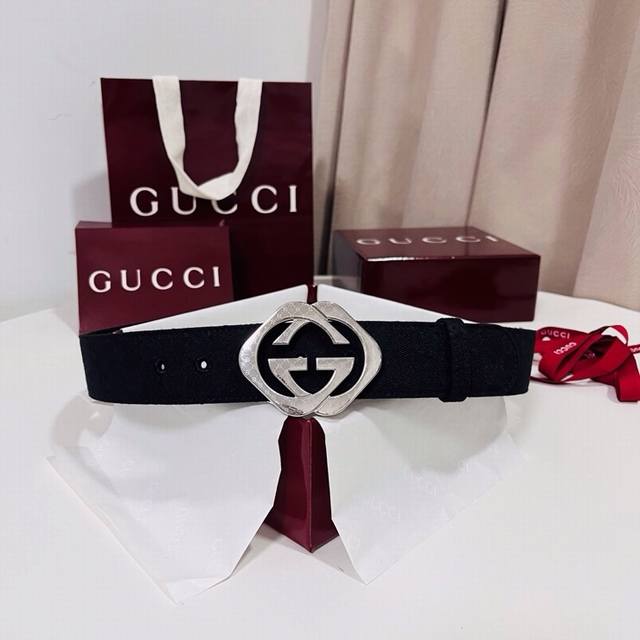 The new Spring Summer 2026 collection is now available. The men's belt collectio