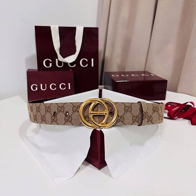 The new Spring Summer 2026 collection is now available. The men's belt collectio