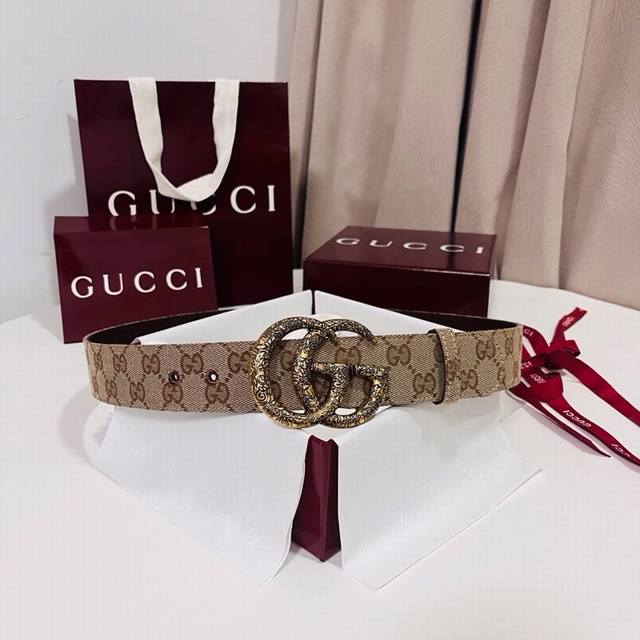 The new Spring Summer 2026 collection is now available. The men's belt collectio
