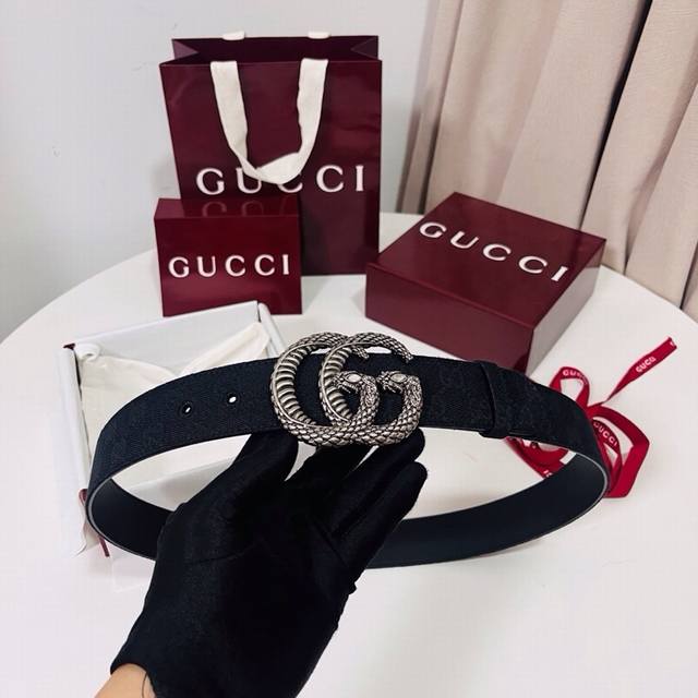 The new Spring Summer 2026 collection is now available. The men's belt collectio