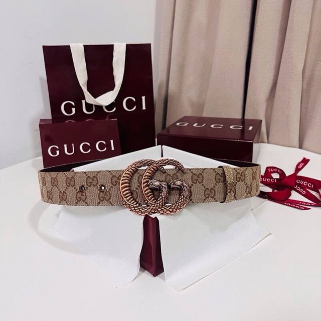 The new Spring Summer 2026 collection is now available. The men's belt collectio