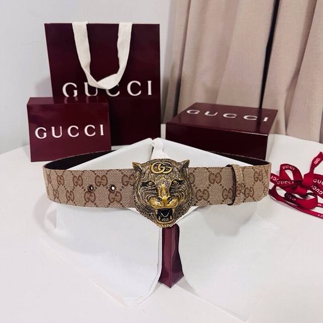 The new Spring Summer 2026 collection is now available. The men's belt collectio