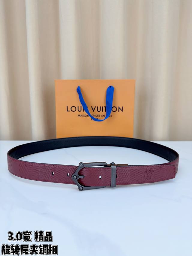 3.0 wide Frog reversible belt combines modern elements with elegant details, ach
