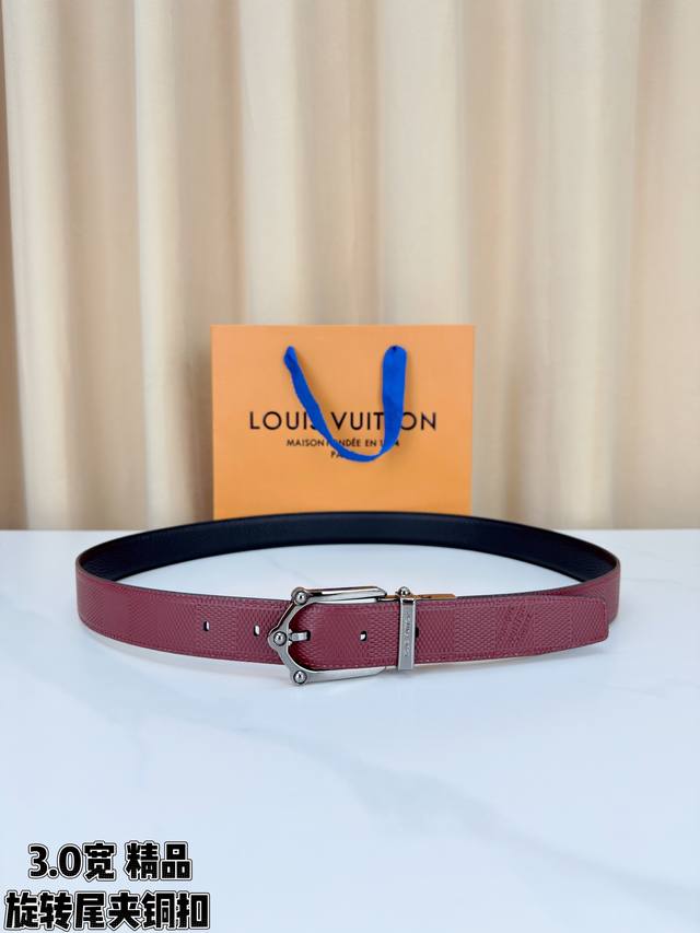 3.0 wide Frog reversible belt combines modern elements with elegant details, ach