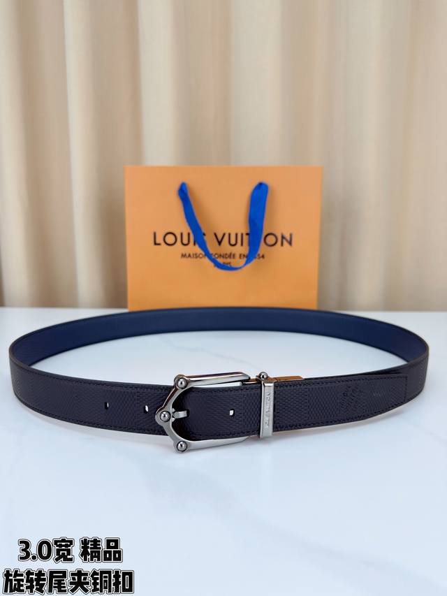 3.0 wide Frog reversible belt combines modern elements with elegant details, ach