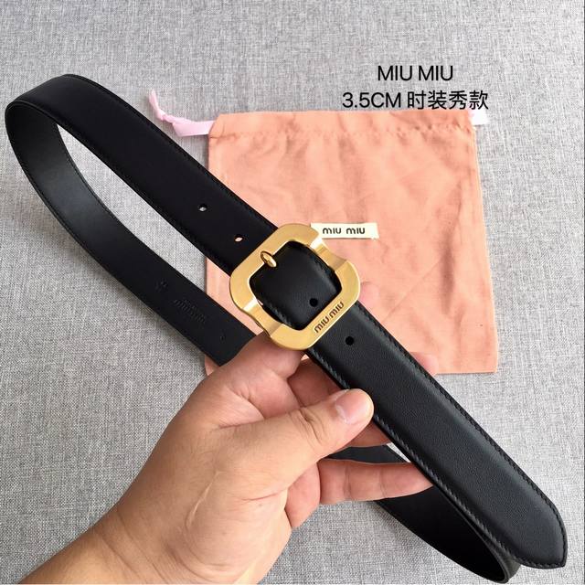 Miu Miu original stock, a popular item sold in boutiques. Thank you for the cust Miu Miu original stock, a popular item sold in boutiques. Thank you for the cust