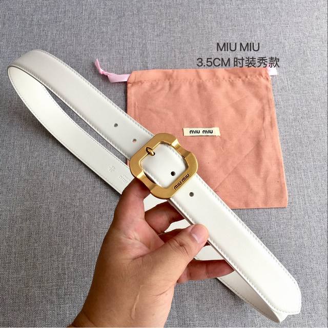 Miu Miu original stock, a popular item sold in boutiques. Thank you for the cust Miu Miu original stock, a popular item sold in boutiques. Thank you for the cust