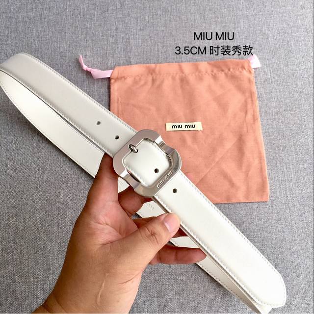 Miu Miu original stock, a popular item sold in boutiques. Thank you for the cust Miu Miu original stock, a popular item sold in boutiques. Thank you for the cust