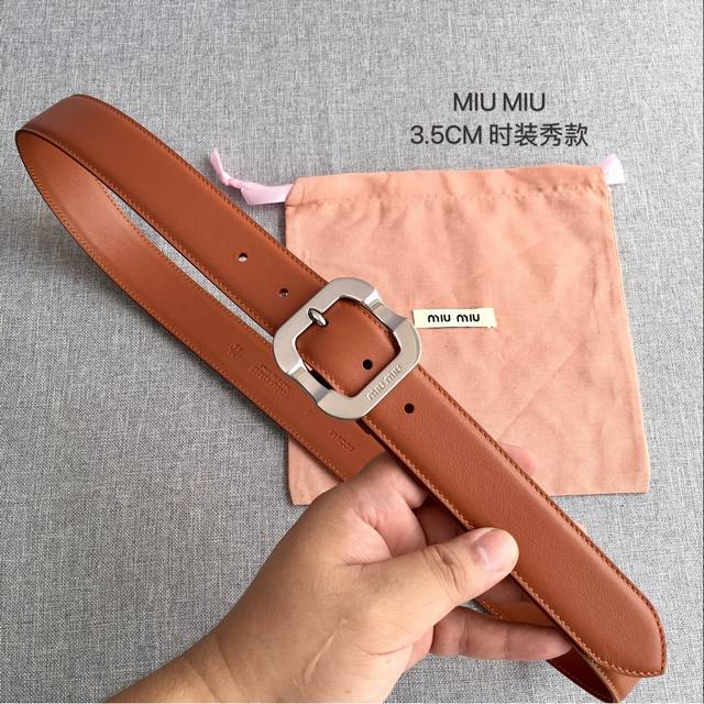 Miu Miu original stock, a popular item sold in boutiques. Thank you for the cust Miu Miu original stock, a popular item sold in boutiques. Thank you for the cust