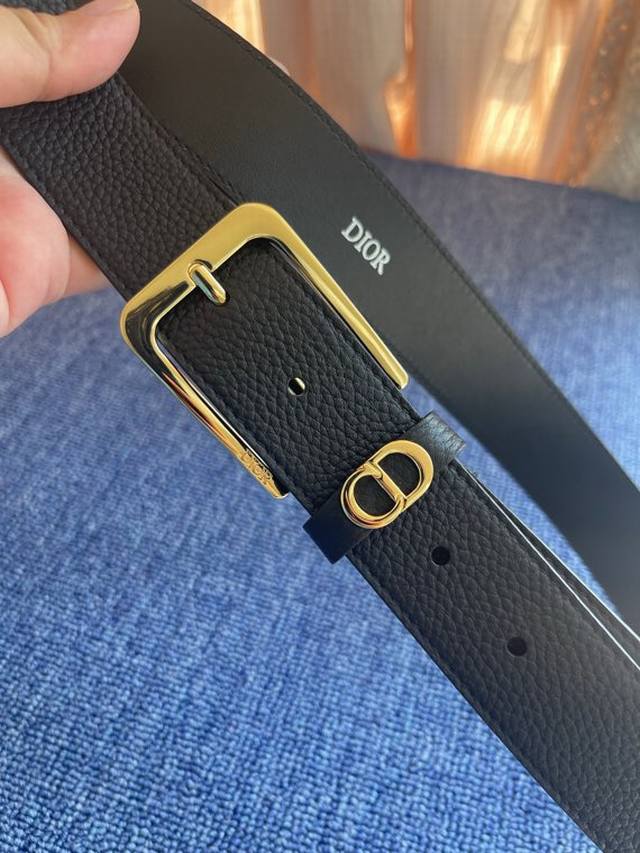 55095 is meticulously crafted from black grained calfskin leather, featuring a D