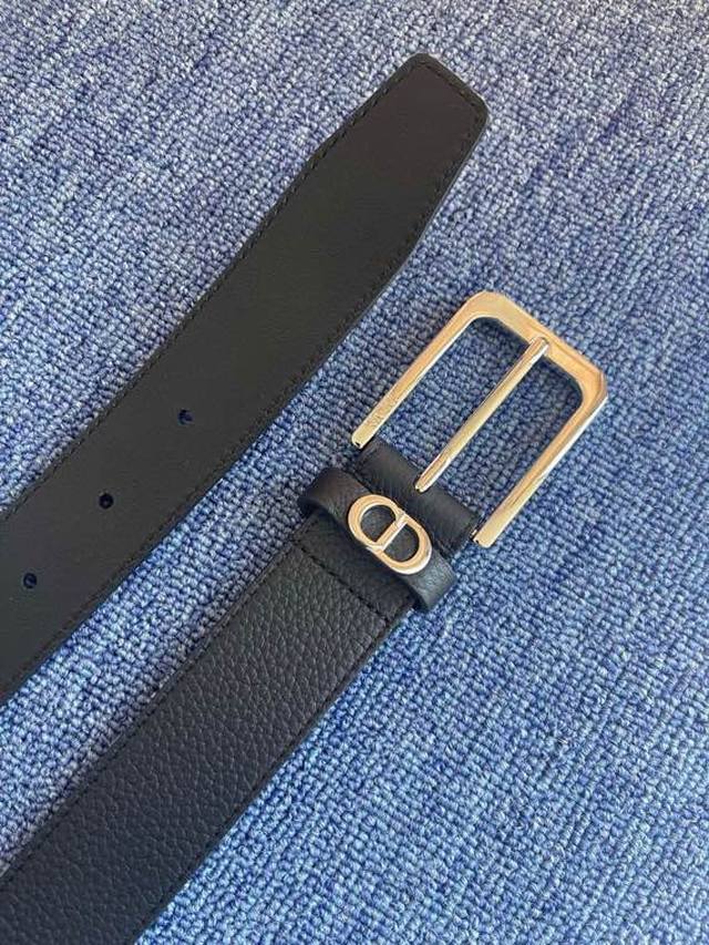 55095 is meticulously crafted from black grained calfskin leather, featuring a D