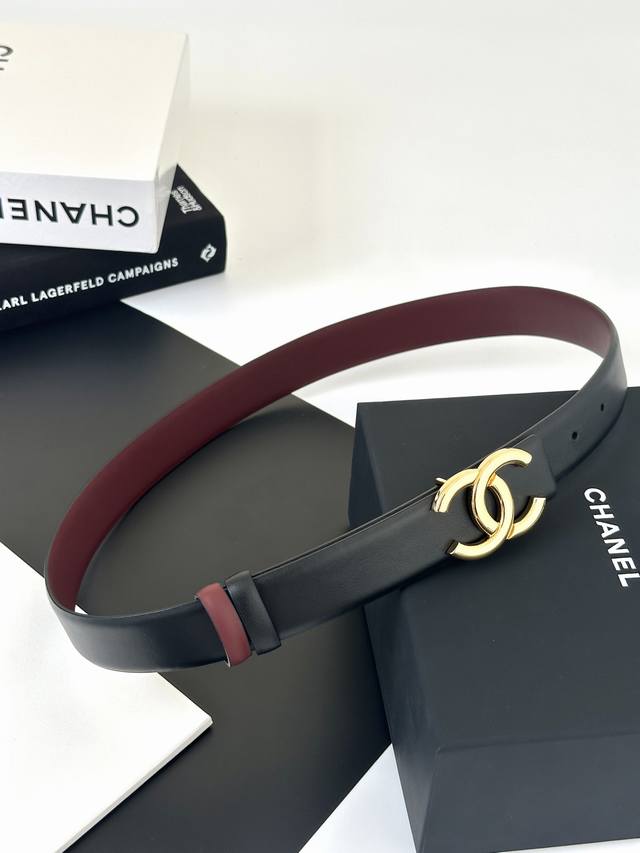 Material: Calfskin with metallic accents Colors: Black, Burgundy Number: a73462-