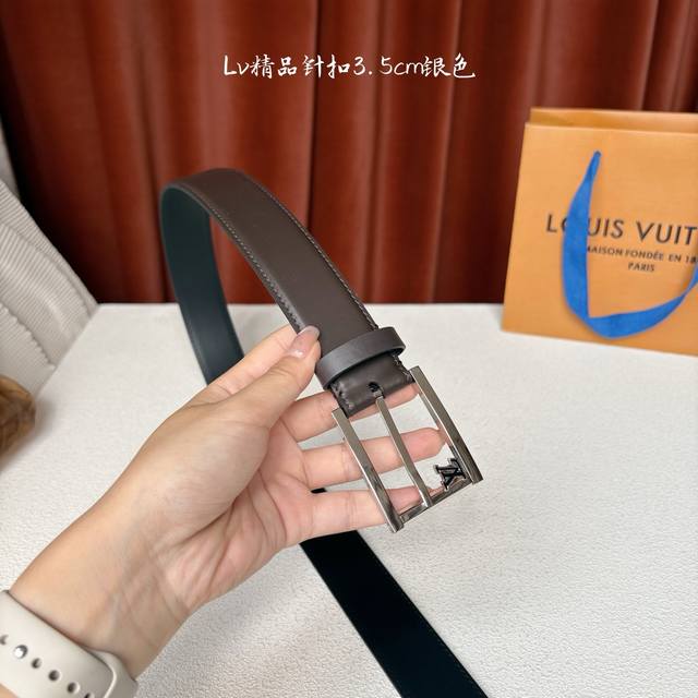 Lv当季新款，平纹小牛皮配黑色平纹底，搭配精品针扣，宽3.5Cm，休闲大方，百搭时尚。