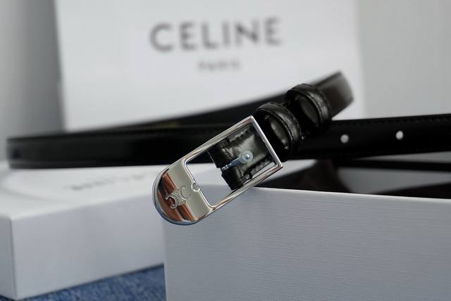 Brand: Celine Women's Belt No. 550, 1.8cm Description: Double-sided original lea