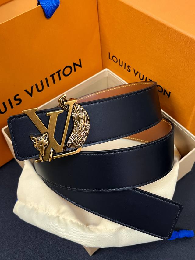 New seasonal style 40mm reversible belt, featuring a double-sided design with on