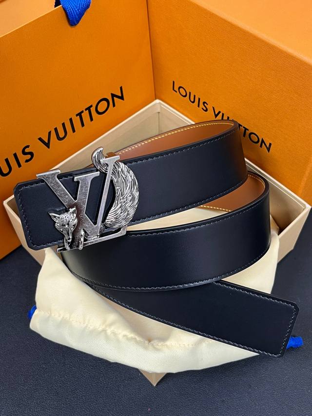 New seasonal style 40mm reversible belt, featuring a double-sided design with on