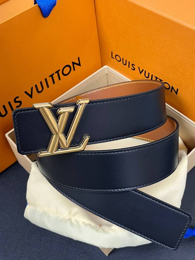 New seasonal style 40mm reversible belt, featuring a double-sided design with on