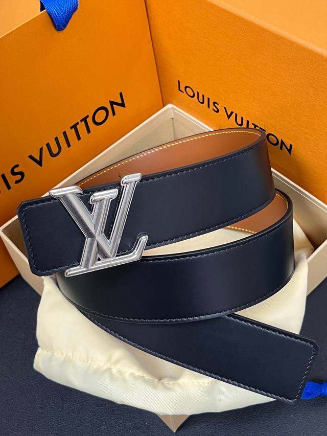 New seasonal style 40mm reversible belt, featuring a double-sided design with on