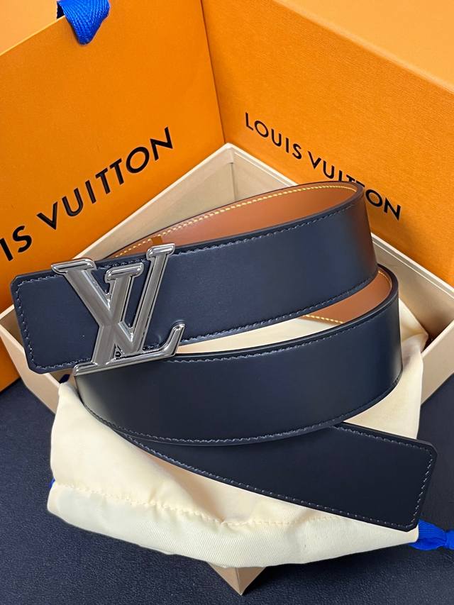 New seasonal style 40mm reversible belt, featuring a double-sided design with on