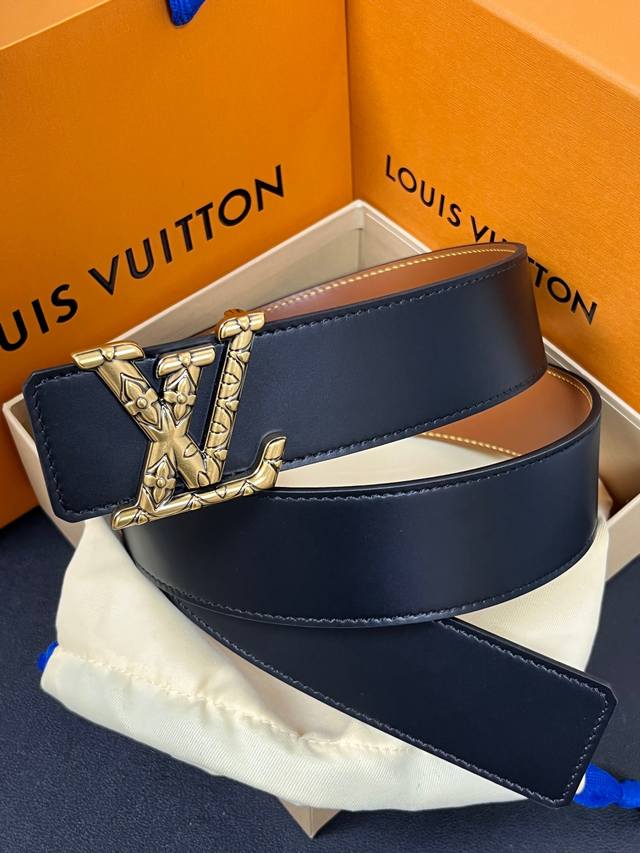 New seasonal style 40mm reversible belt, featuring a double-sided design with on