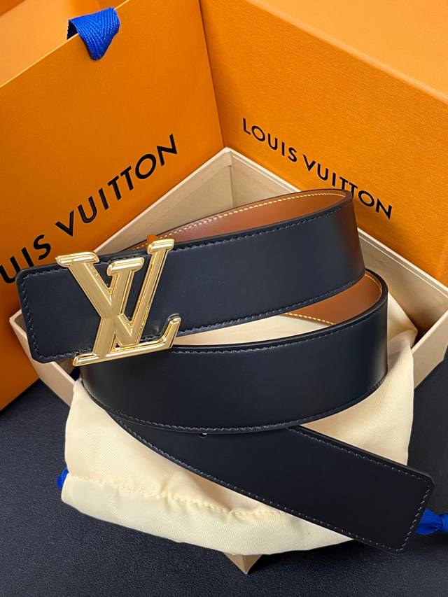 New seasonal style 40mm reversible belt, featuring a double-sided design with on