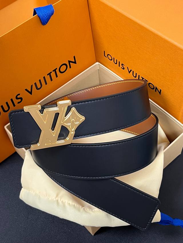 New seasonal style 40mm reversible belt, featuring a double-sided design with on