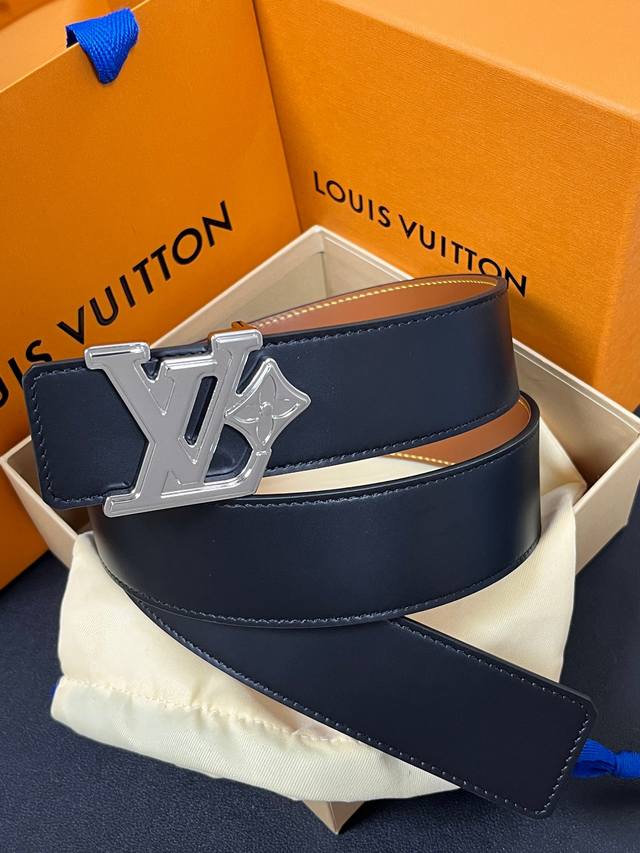 New seasonal item: 40mm reversible belt. Features a double-sided design, one sid