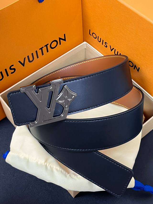 New seasonal style 40mm reversible belt, featuring a double-sided design with on