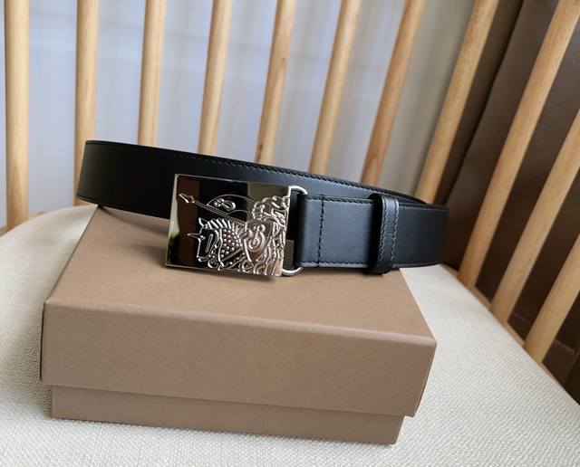 Burberry new arrival, equestrian badge with contrasting topstitching details, cl Burberry new arrival, equestrian badge with contrasting topstitching details, cl