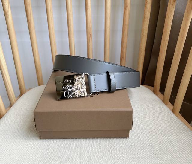Burberry new arrival, equestrian badge with contrasting topstitching details, cl Burberry new arrival, equestrian badge with contrasting topstitching details, cl