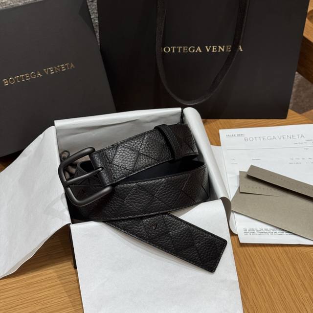 Bv brand Intrecciato woven taurillon belt. A classic Intrecciato woven grain cow