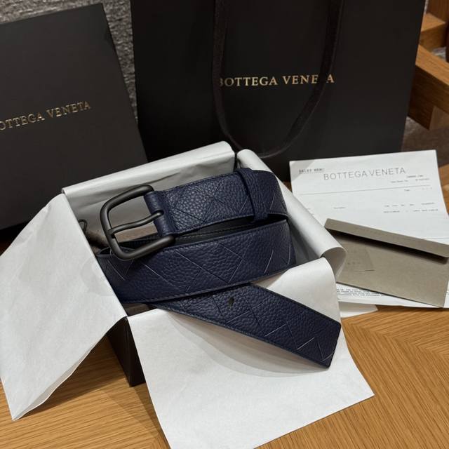 Bv brand Intrecciato woven Taurillon belt. A classic Intrecciato woven grain cow