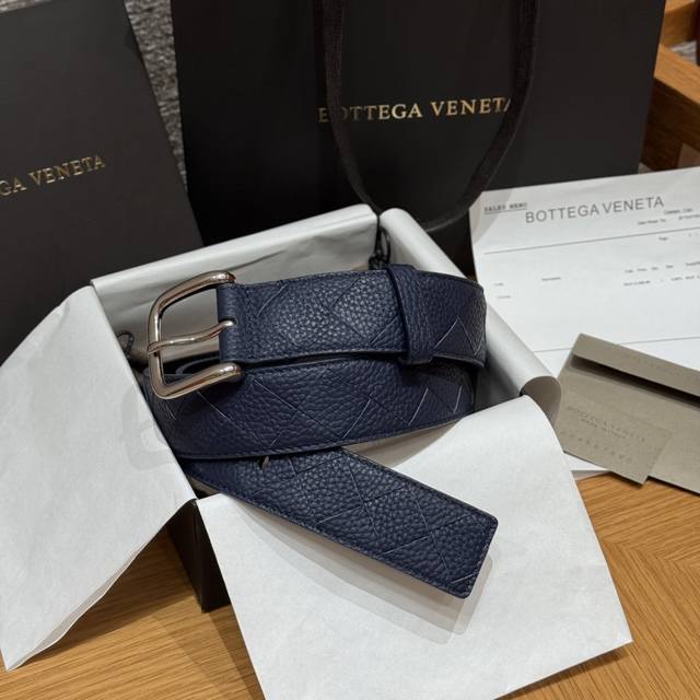 Bv brand Intrecciato woven Taurillon belt. A classic Intrecciato woven grain cow