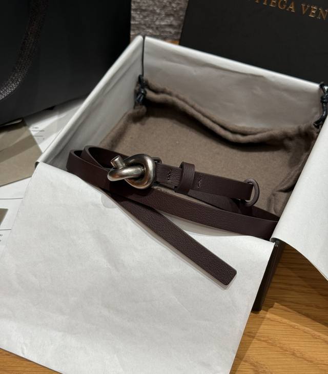 Knot belt, from the Italian luxury brand Knot. Made of cowhide leather with silv