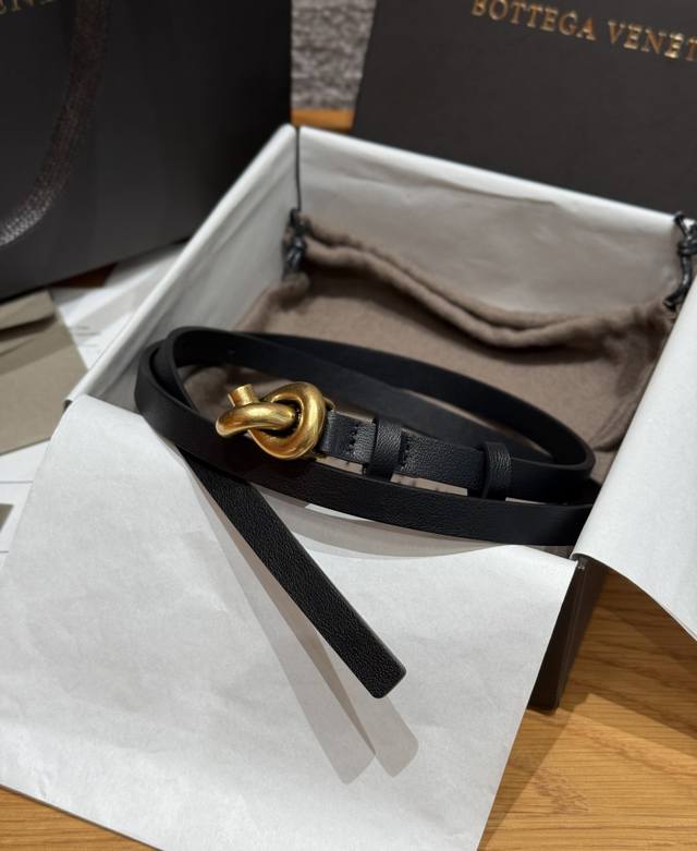 Knot belt, from the Italian luxury brand Knot. Made of cowhide leather with silv