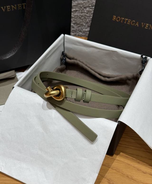 Knot belt, from the Italian luxury brand Knot. Made of cowhide leather with silv